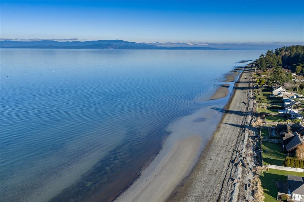 Third View of 245 Elizabeth Ave, Qualicum Beach, BC, V9K 1G8