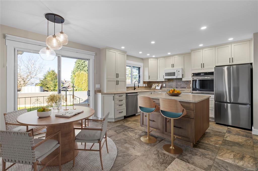 Fifth View of 245 Elizabeth Ave, Qualicum Beach, BC, V9K 1G8