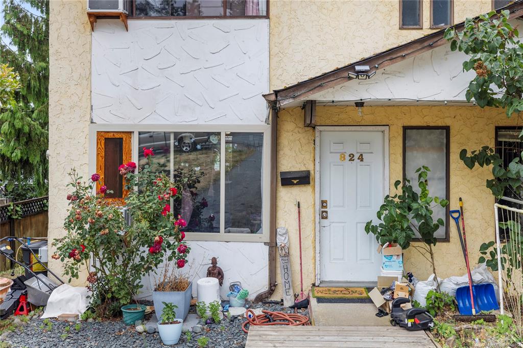 Fourth View of 824 Holly Hill Rd, Nanaimo, BC, V9R 5T1