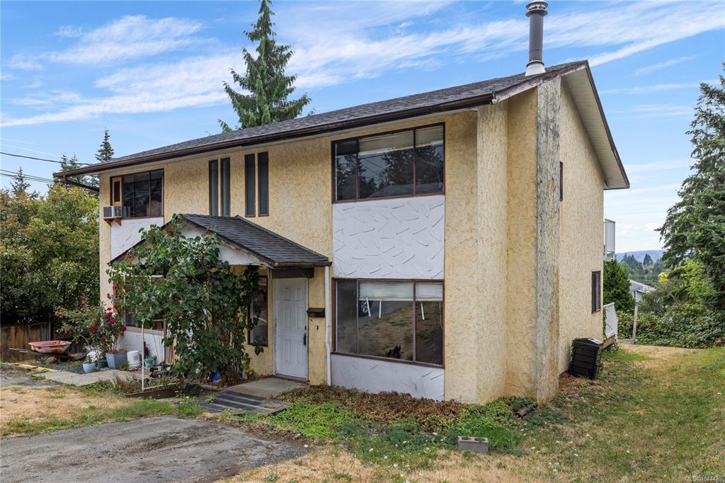 Third View of 826 Holly Hill Rd, Nanaimo, BC, V9R 5T1