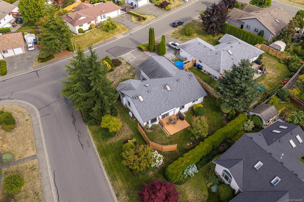 Third View of 1780 Valley View Dr, Courtenay, BC, V9N 8S4