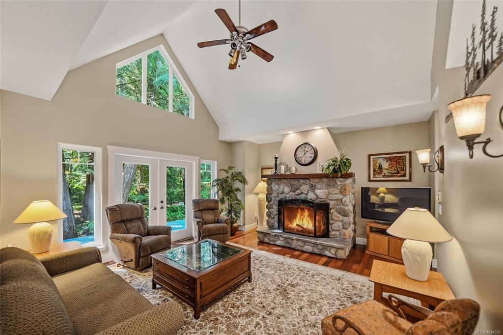 Third View of 382 Dorset Rd, Qualicum Beach, BC, V9K 1H5