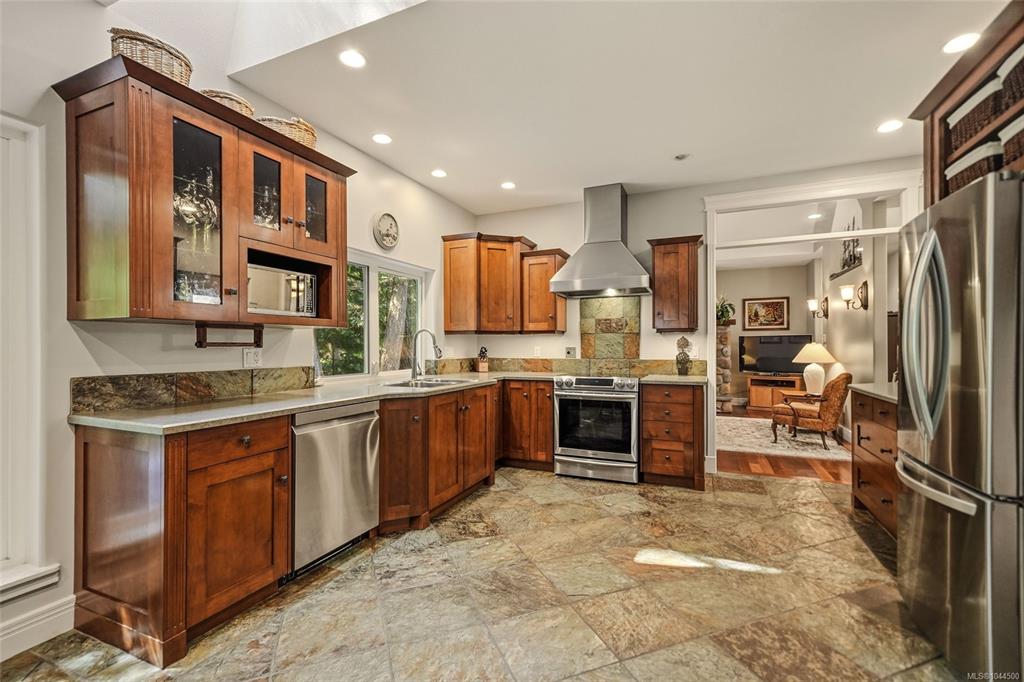 Fifth View of 382 Dorset Rd, Qualicum Beach, BC, V9K 1H5
