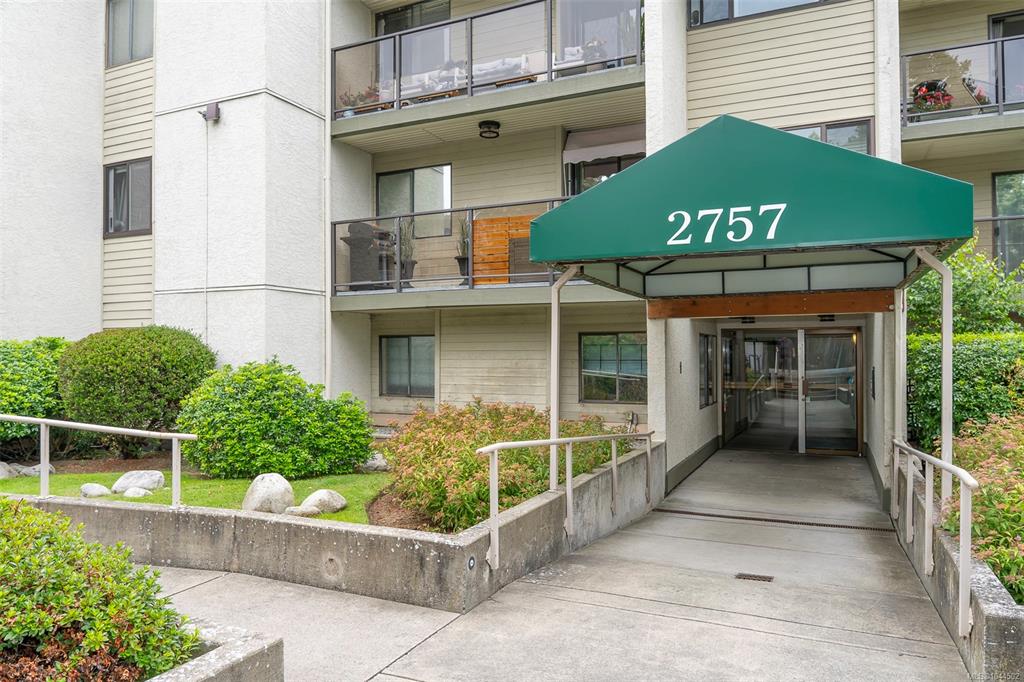 Second View of 2757 Quadra St, Westhampton Green, Victoria, BC, V8T 4E5