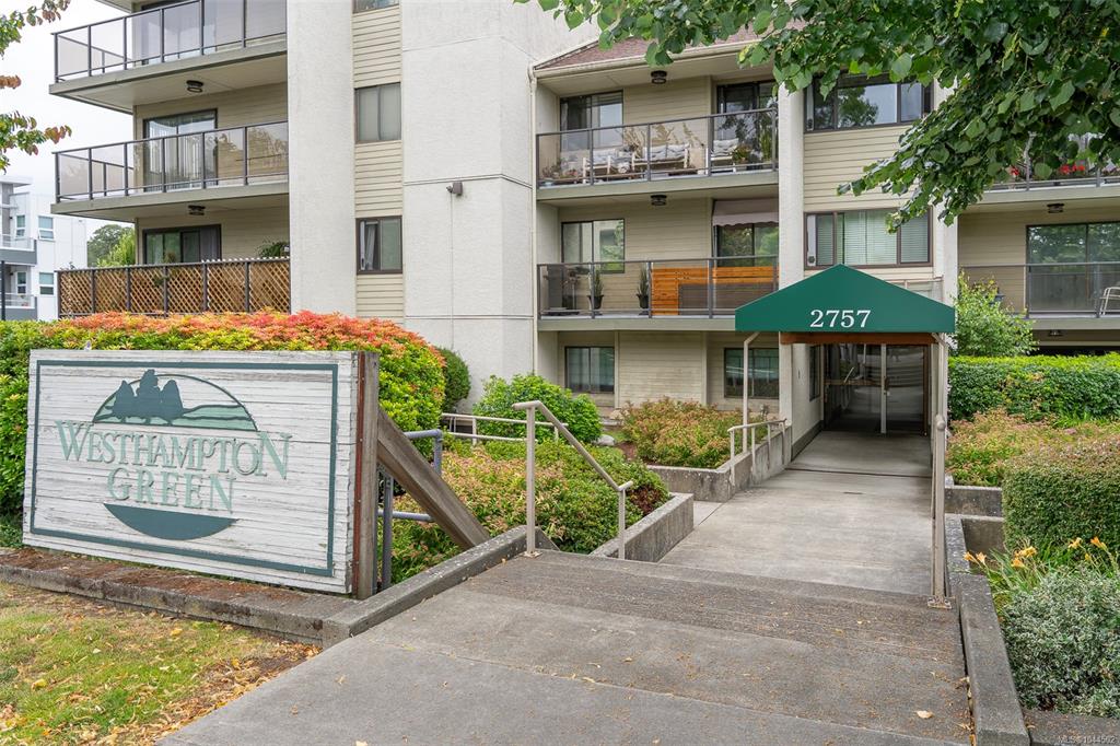 Fifth View of 2757 Quadra St, Westhampton Green, Victoria, BC, V8T 4E5