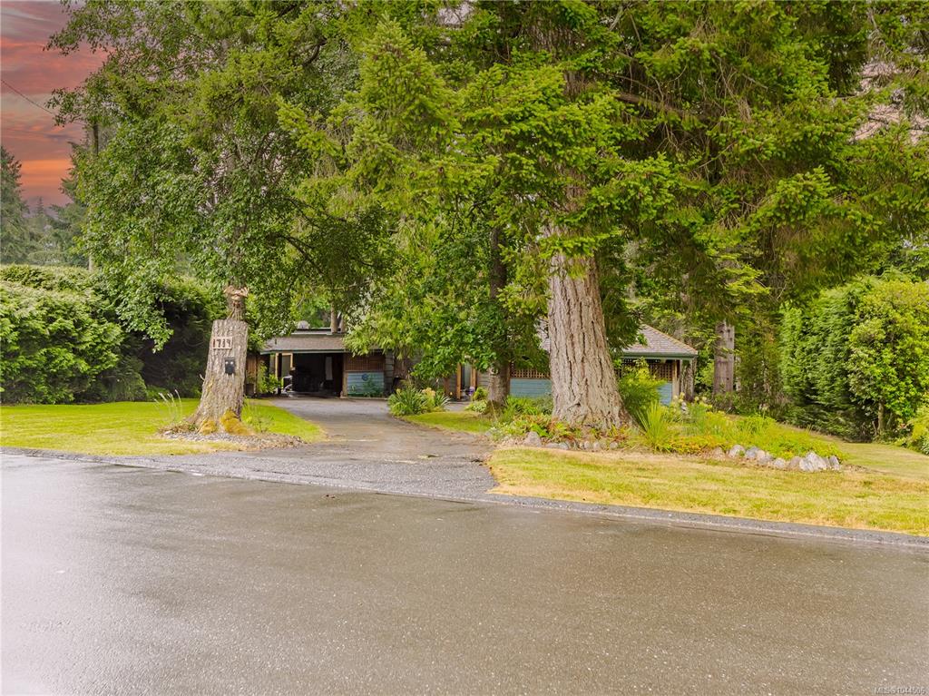 Fourth View of 1719 Centennial Ave E, Comox, BC, V9M 2W3