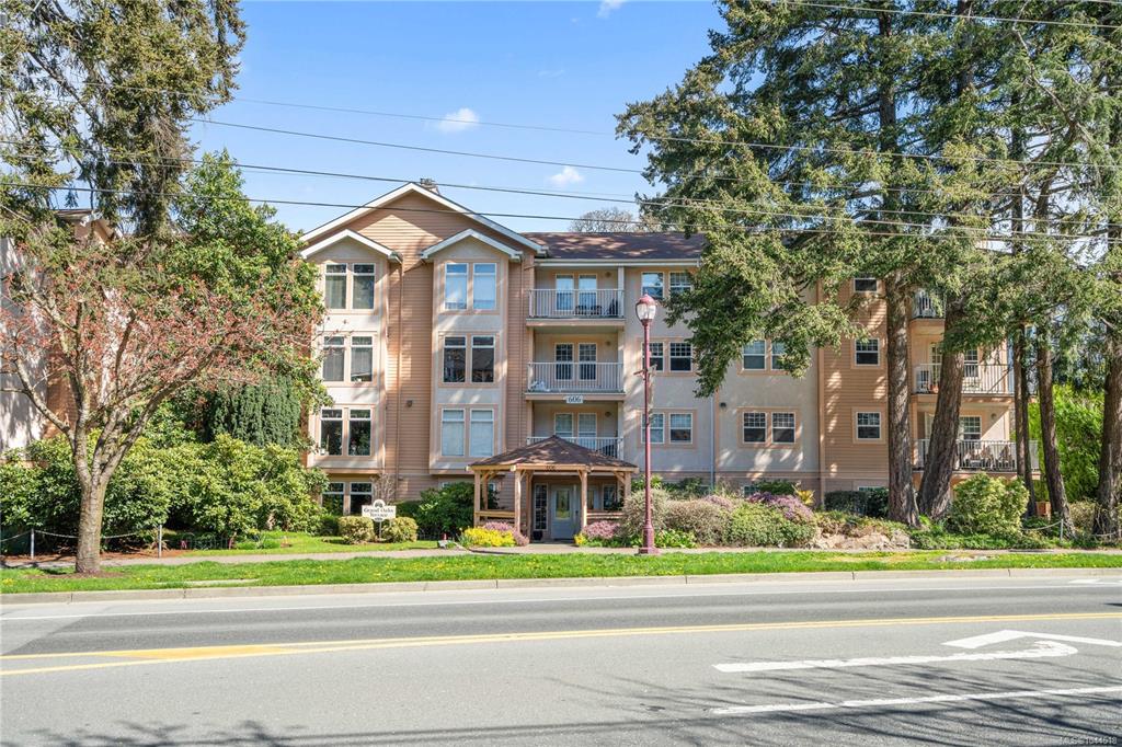 606 Goldstream Ave, 1044518, BC,
