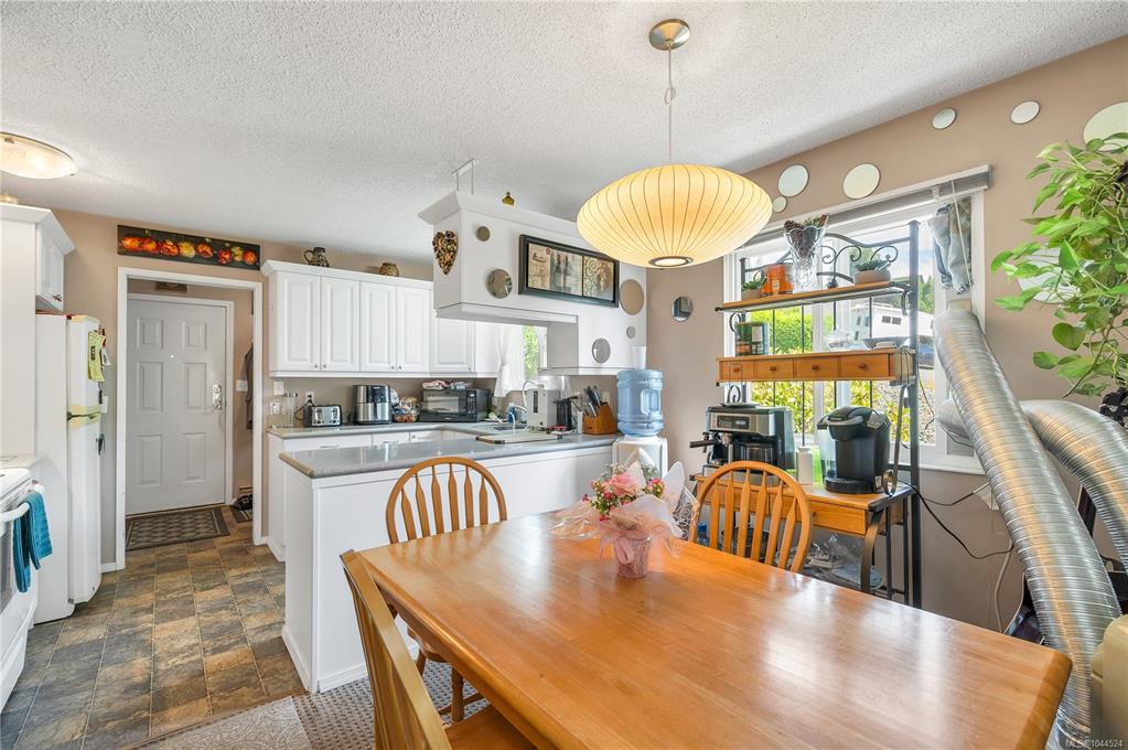 Fifth View of 515 Oak Pl, Campbell River, BC, V9W 5S2