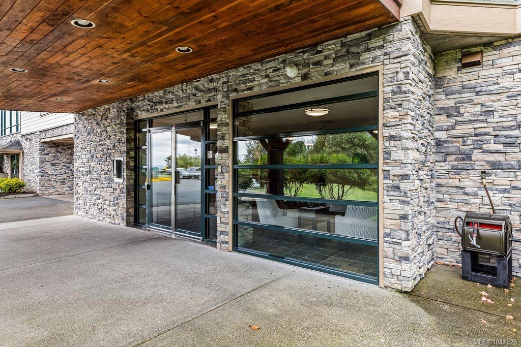 Fourth View of 2676 Island Hwy S, Willows Oceanside, Campbell River, BC, V9W 1C7
