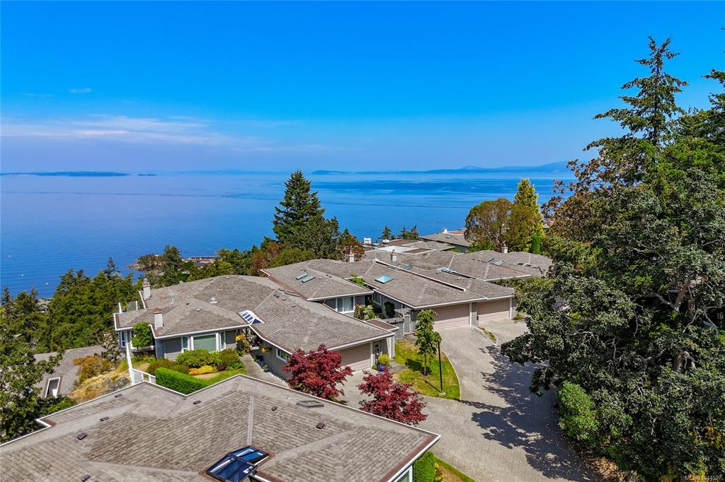 Third View of 2829 Arbutus Rd, Saanich, BC, V8N 5X5