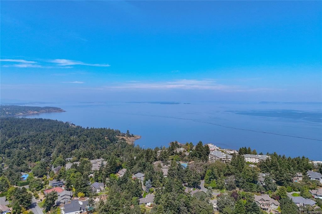 Fourth View of 2829 Arbutus Rd, Saanich, BC, V8N 5X5
