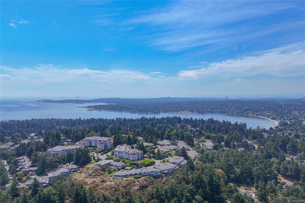 Fifth View of 2829 Arbutus Rd, Saanich, BC, V8N 5X5