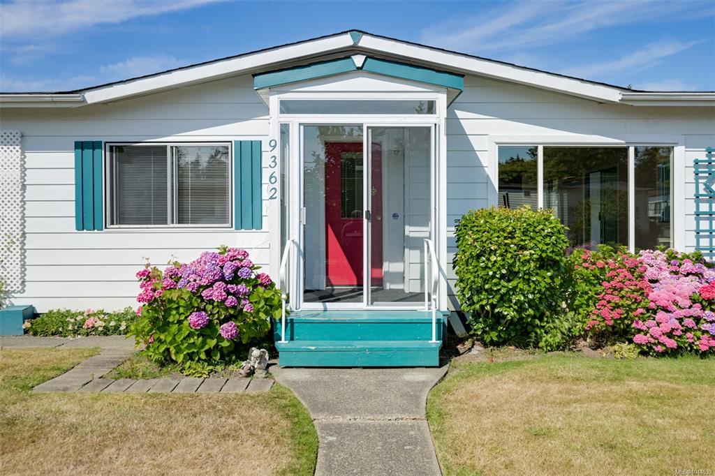Third View of 9362 Village Way, Summergate Village, Sidney, BC, V8L 4N8