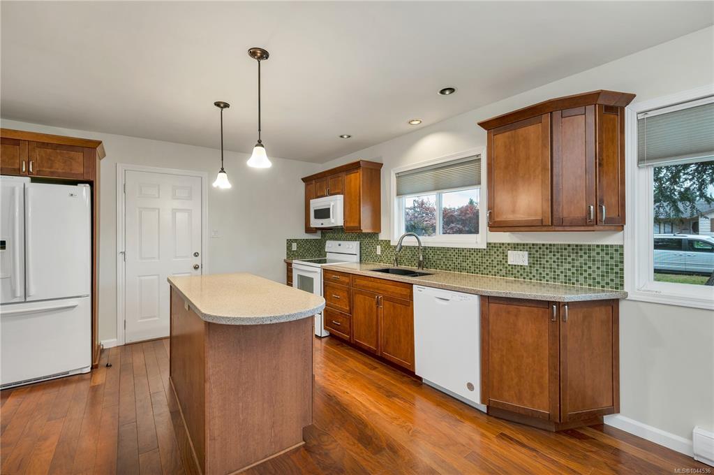 Third View of 66 Oregon Rd, Campbell River, BC, V9W 5T1