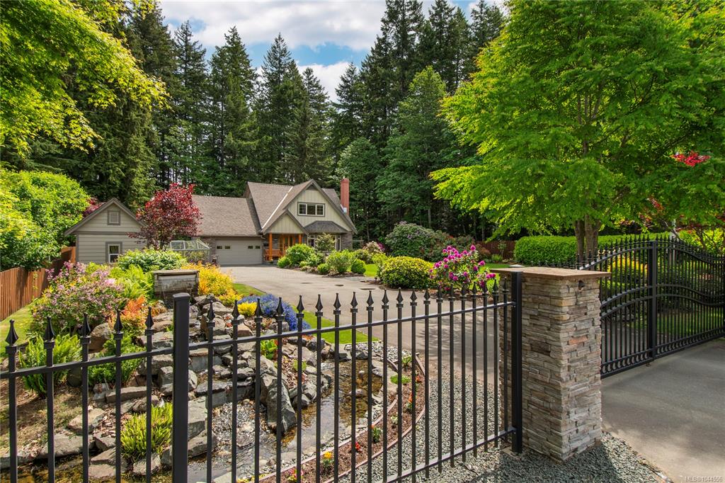 Third View of 3095 Martin Rd, Campbell River, BC, V9W 1M4