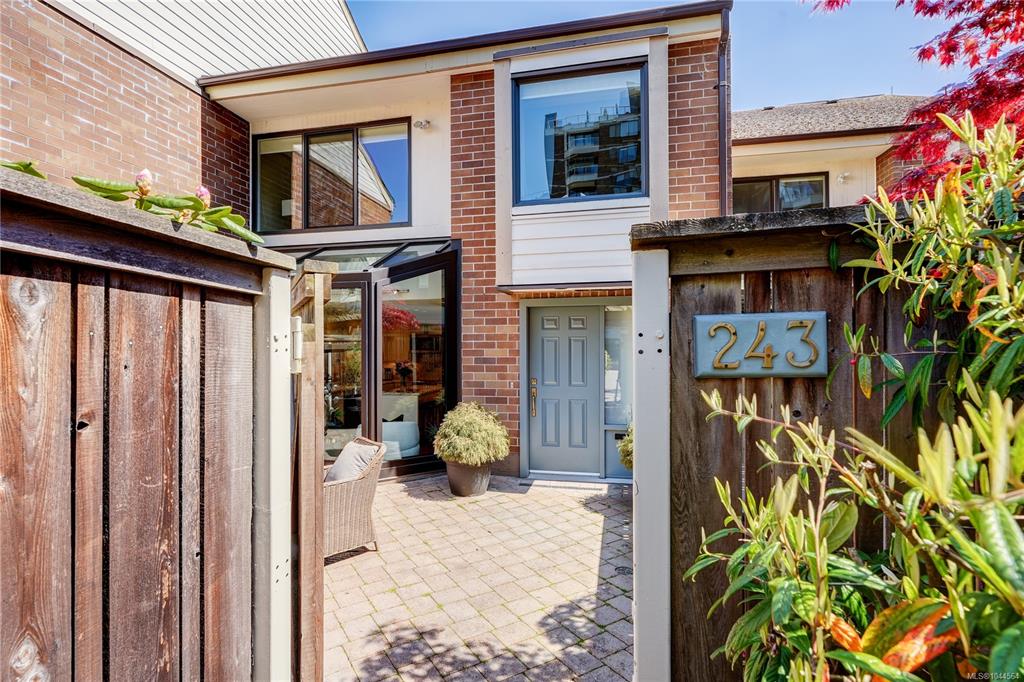 Fifth View of 243 Belleville St, Laurel Point Residences, Victoria, BC, V8V 1X1
