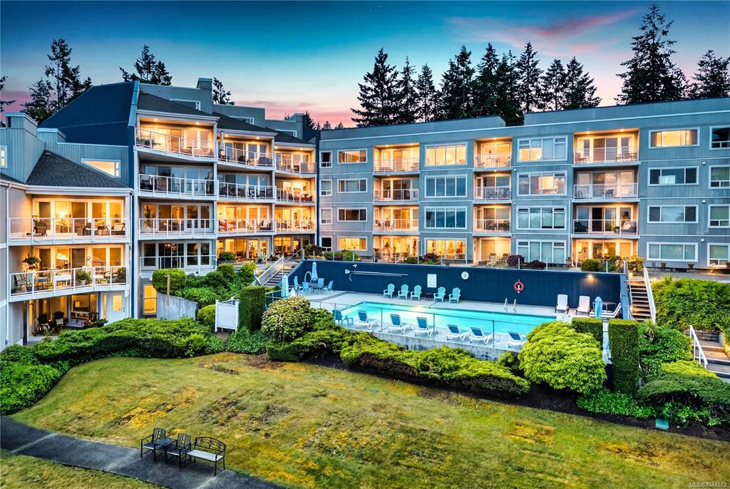 Third View of 2560 Departure Bay Rd, Nanaimo, BC, V9S 5P1