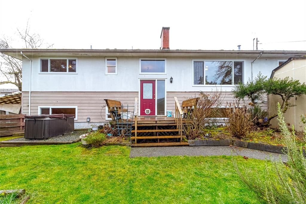 Third View of 3030 Dogwood Rd, Duncan, BC, V9L 4T8