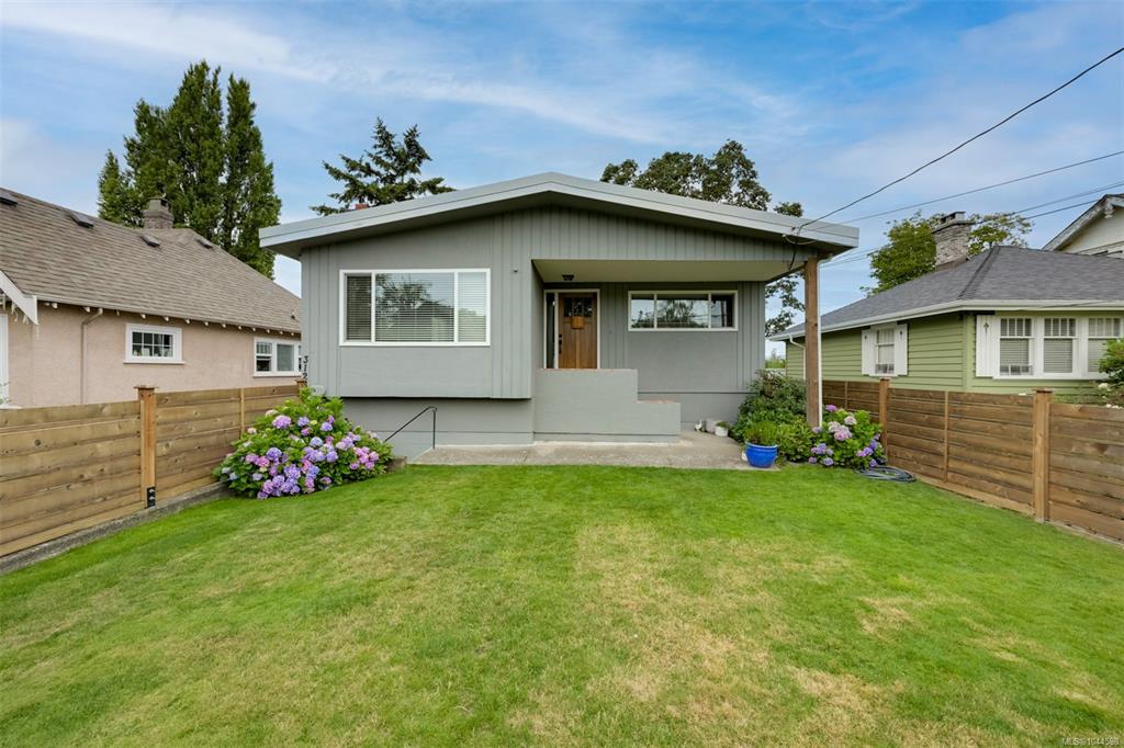 Third View of 3128 Quadra St, Victoria, BC, V8X 1G1
