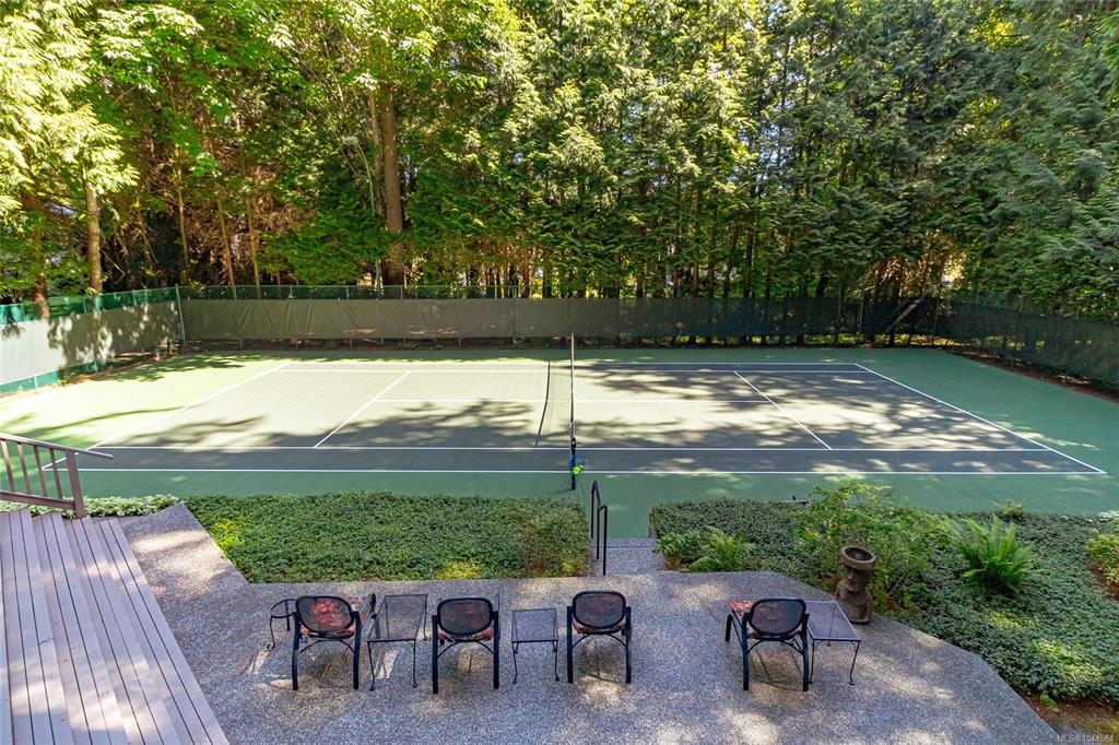 Third View of 1015 Kentwood Pl, Saanich, BC, V8Y 2R2