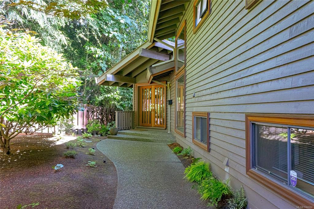 Fifth View of 1015 Kentwood Pl, Saanich, BC, V8Y 2R2