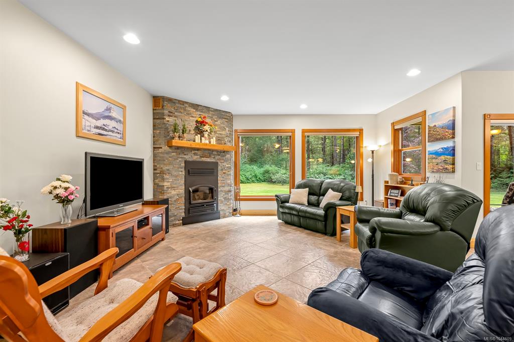 Third View of 307 Bates Dr, Fanny Bay, BC, V0R 1W0