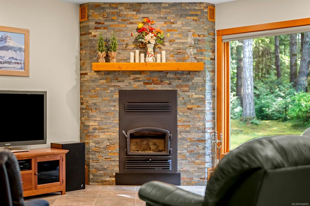 Fourth View of 307 Bates Dr, Fanny Bay, BC, V0R 1W0