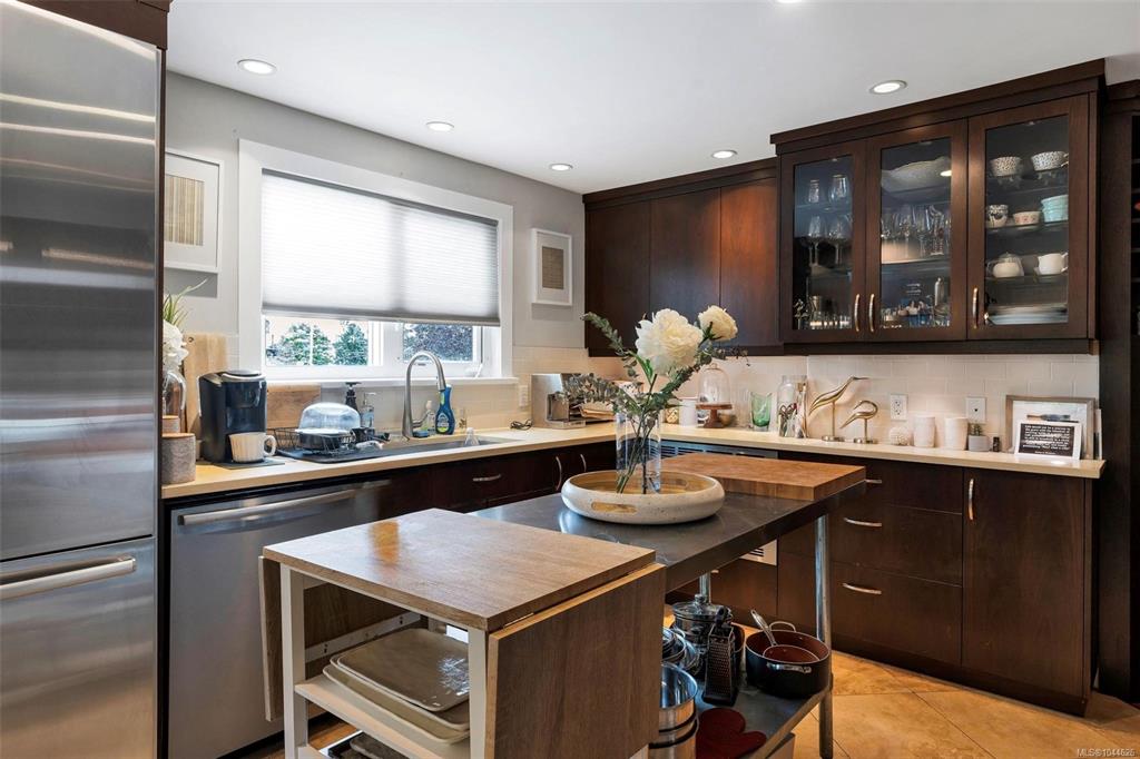 Fourth View of 920 Jasmine Ave, Saanich, BC, V8Z 2P2