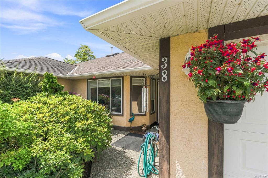 Third View of 454 Morison Ave, WINDSOR COURT, Parksville, BC, V9P 2M6