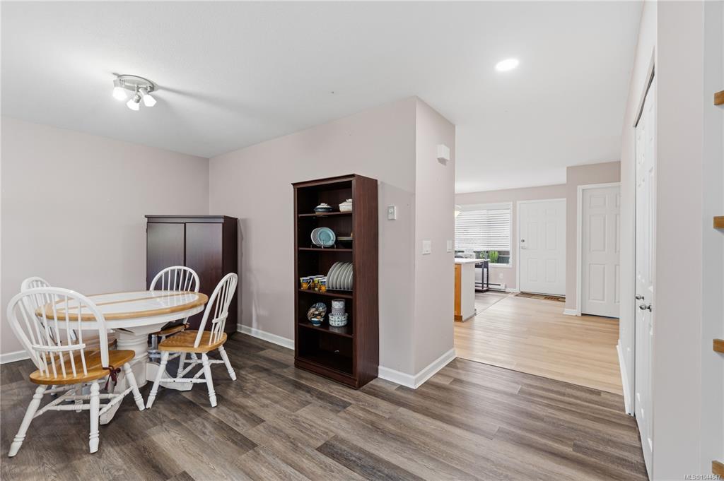 Fifth View of 454 Morison Ave, WINDSOR COURT, Parksville, BC, V9P 2M6
