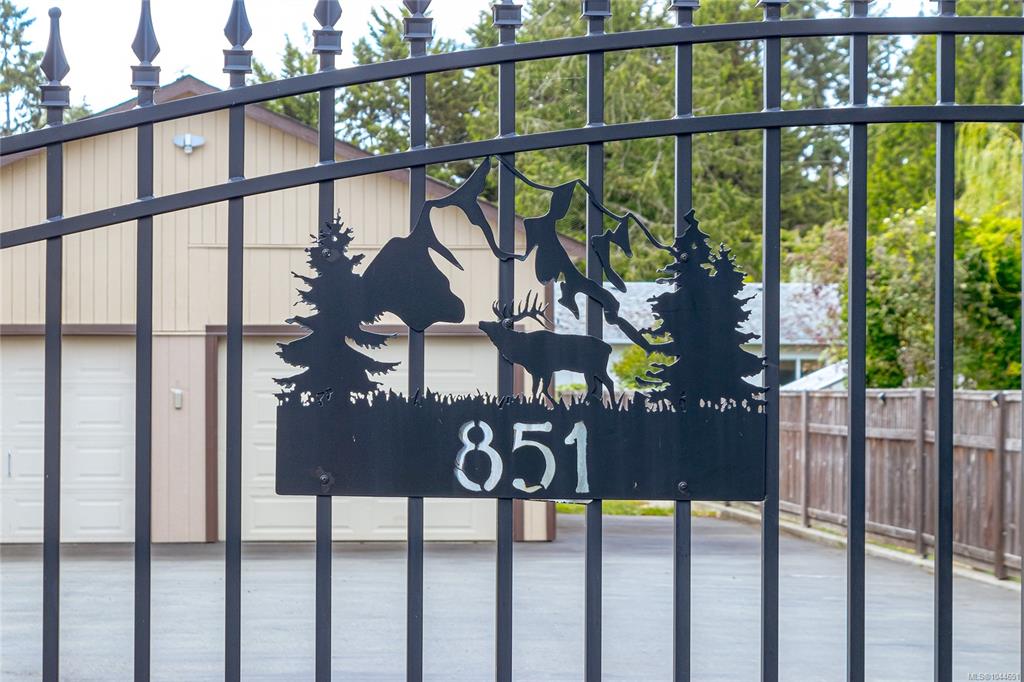 Third View of 851 Breakwater Rd, French Creek, BC, V9P 1Z8