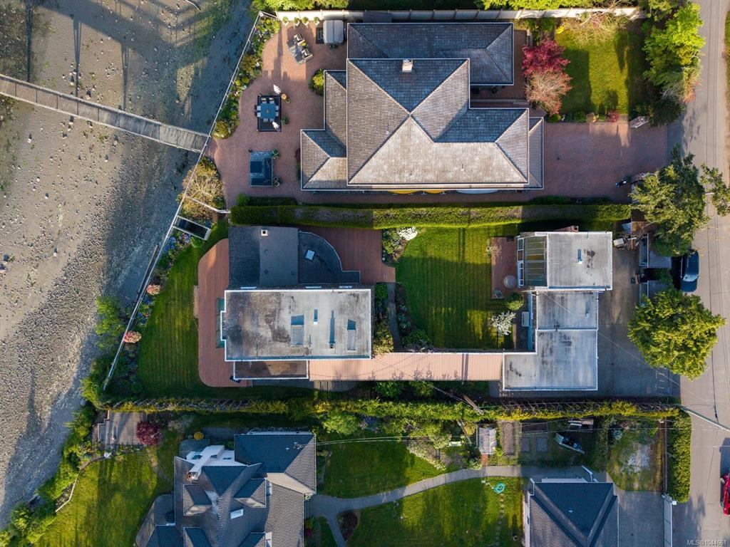 Fifth View of 2444 Whidby Lane, Sidney, BC, V8L 2K3