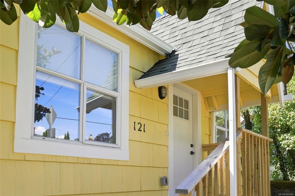 Fourth View of 121 Pine St, Nanaimo, BC, V9R 2B4