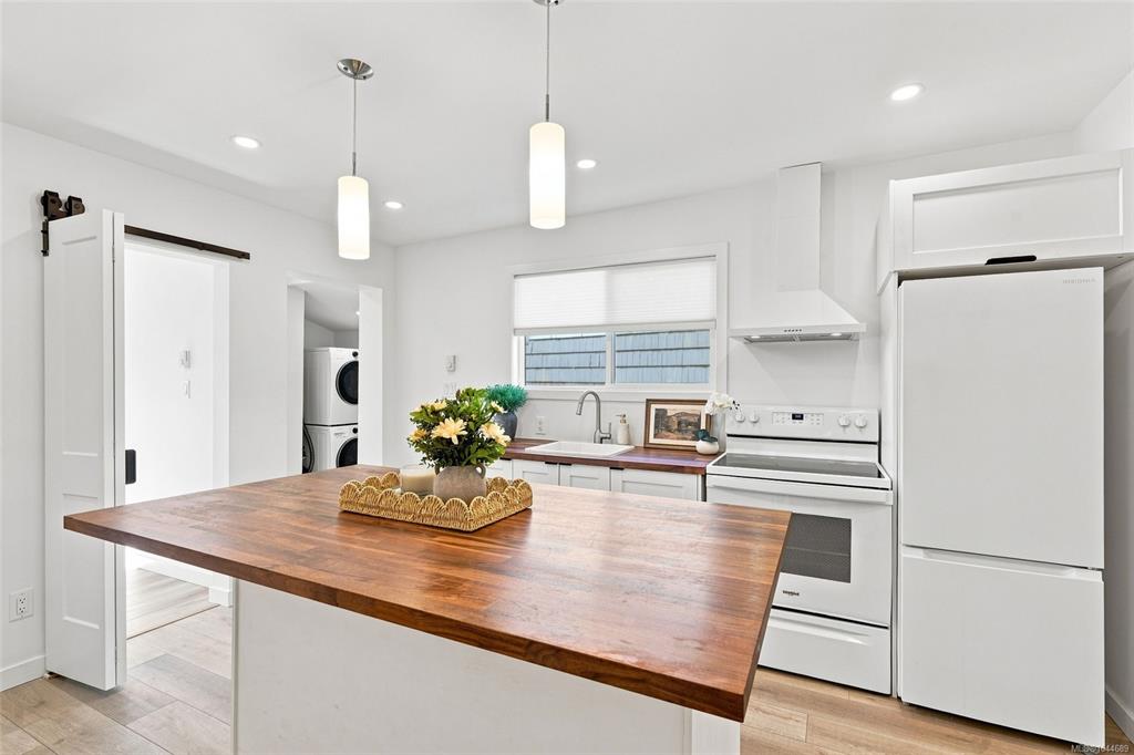 Fifth View of 121 Pine St, Nanaimo, BC, V9R 2B4