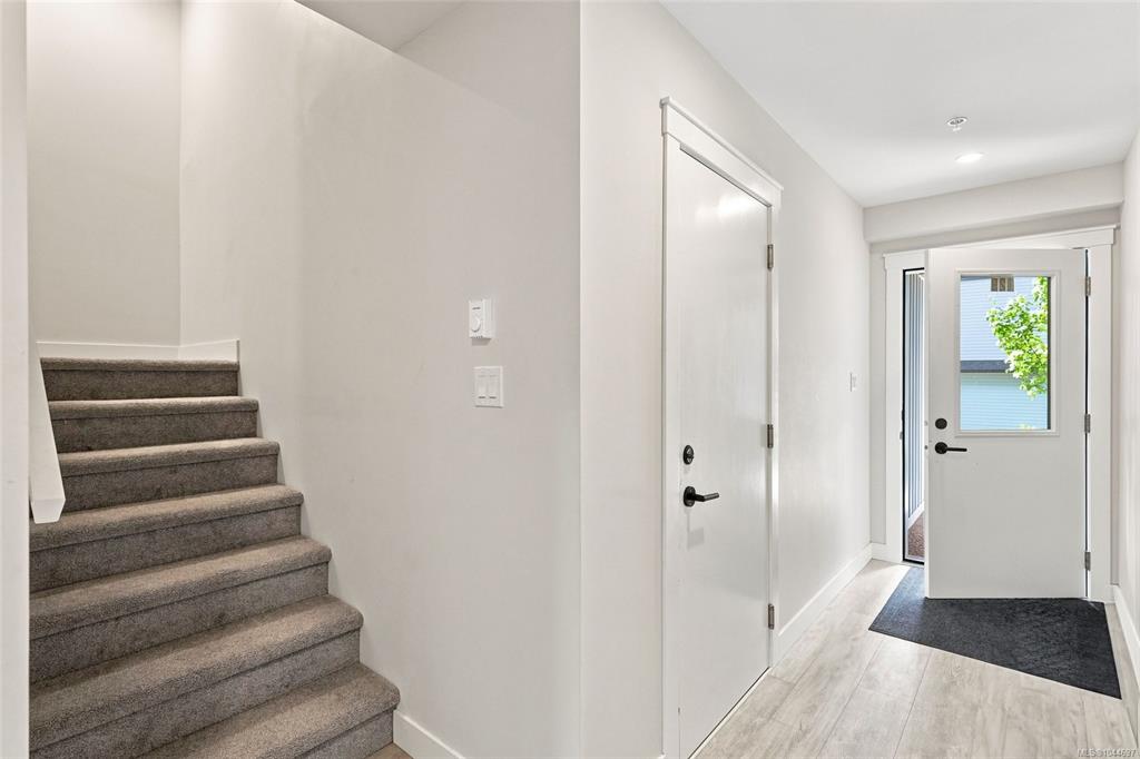 Fifth View of 600 Ninth St, Nanaimo, BC, V9R 0L4