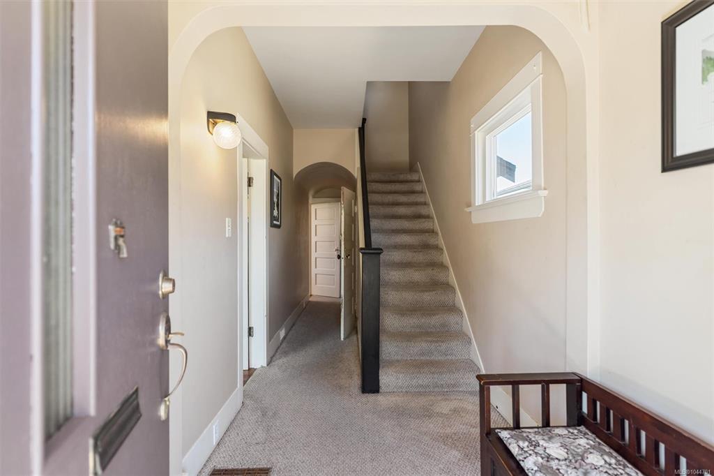 Fifth View of 1456 Denman St, Victoria, BC, V8R 1X6
