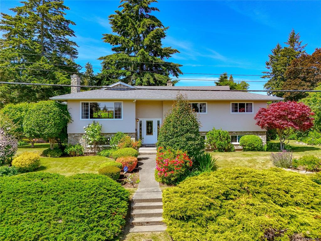 Third View of 6224 Robin Way, Central Saanich, BC, V8Z 5X8
