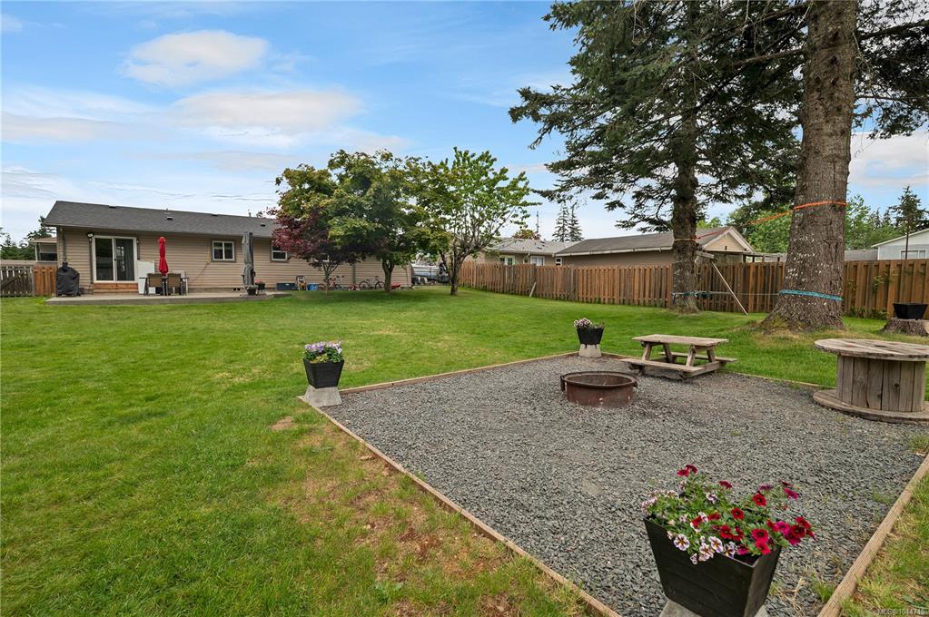 Third View of 230 Carolyn Rd, Campbell River, BC, V9W 5M6