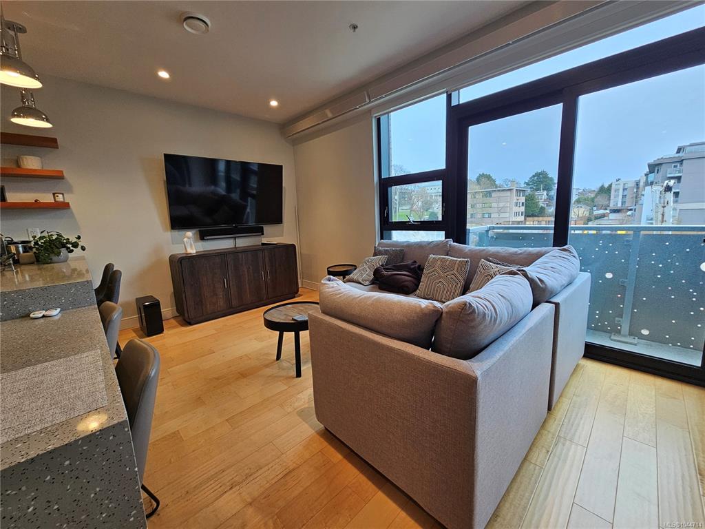 Fifth View of 1411 Cook St, Victoria, BC, V8V 0E8
