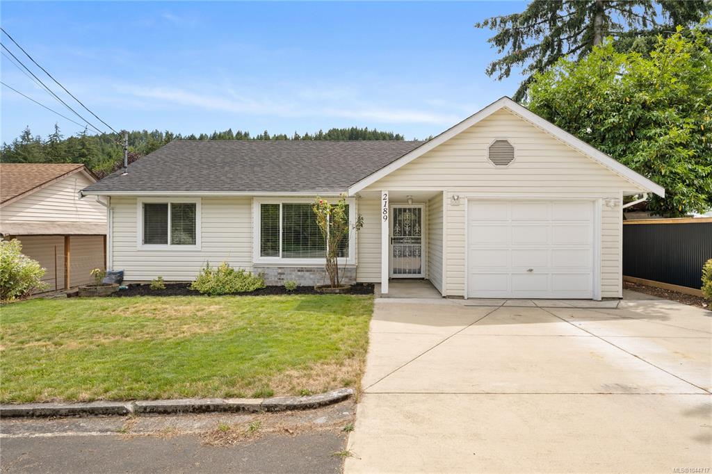 Third View of 2189 Jingle Pot Rd, Nanaimo, BC, V9R 6J2