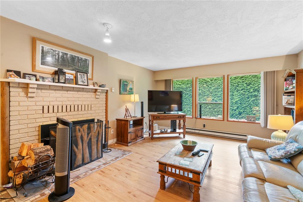 Fourth View of 1215 Stellys Cross Rd, Central Saanich, BC, V8M 1H3