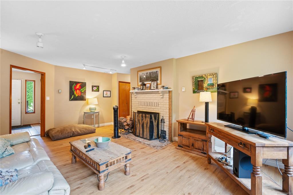 Fifth View of 1215 Stellys Cross Rd, Central Saanich, BC, V8M 1H3