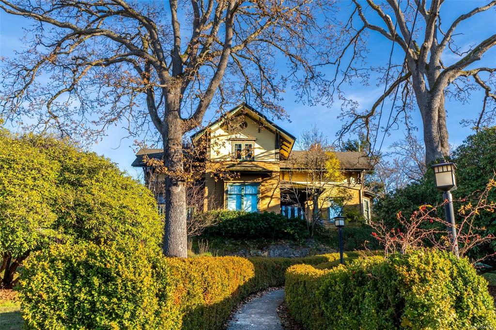 Fourth View of 601 Suit St, Victoria, BC, V8V 4C4