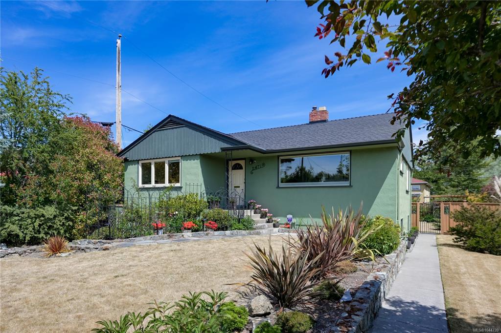 Fourth View of 2471 Dryfe St, Oak Bay, BC, V8R 5T3