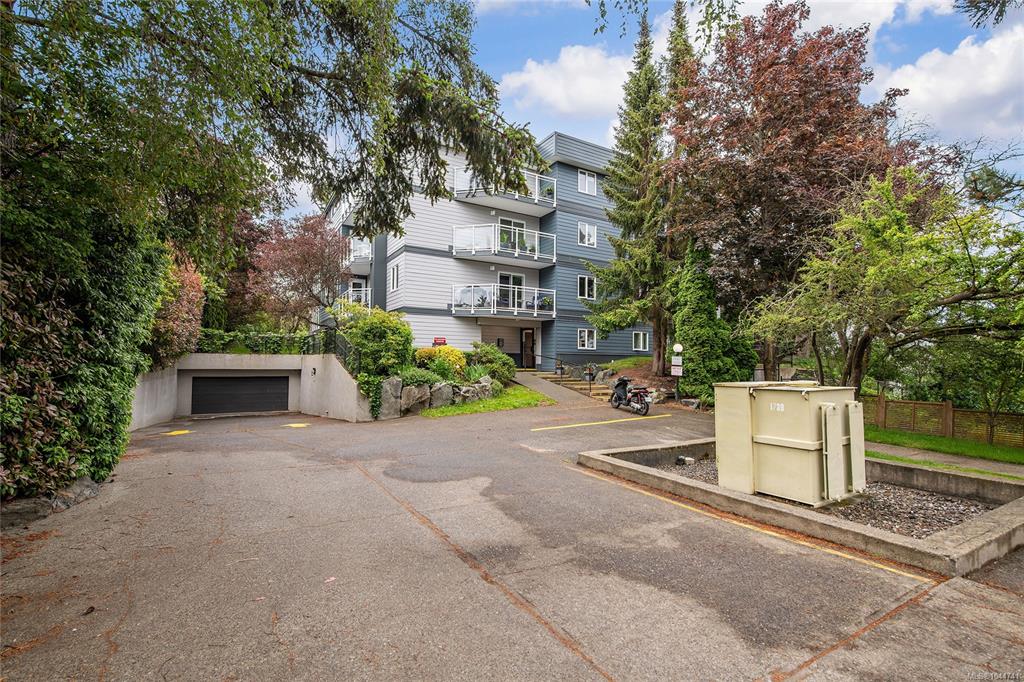 949 Cloverdale Ave, 1044741, BC,