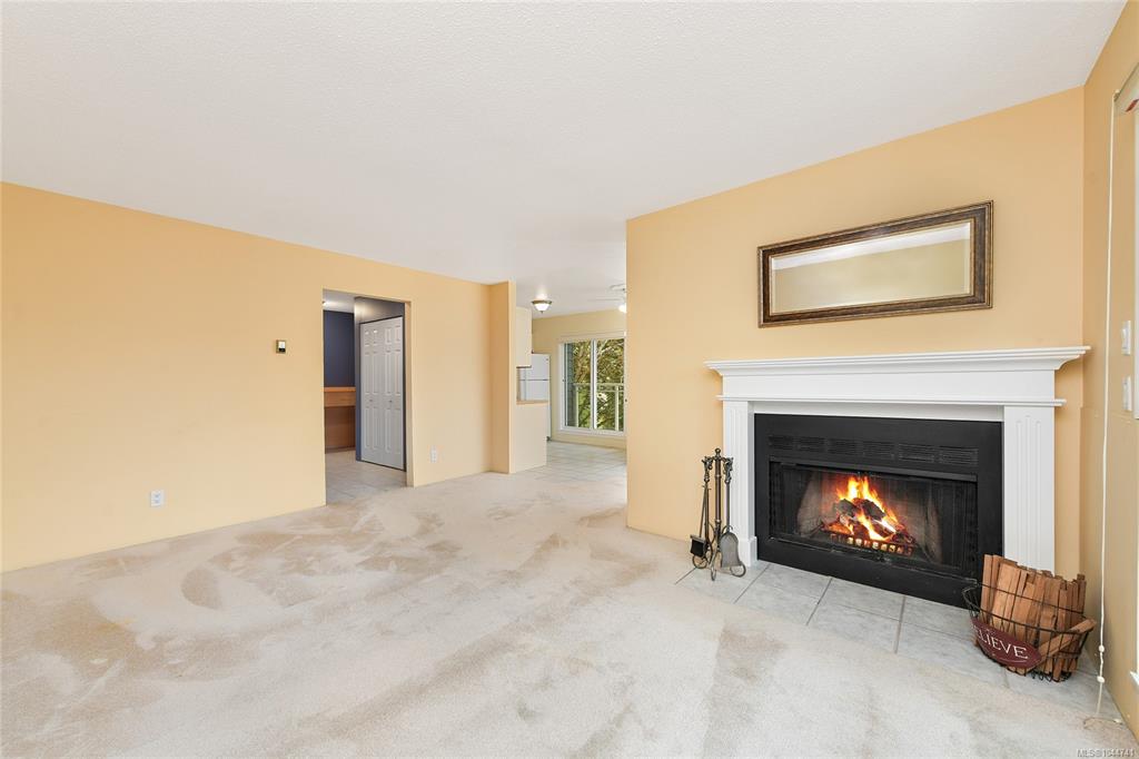 Third View of 949 Cloverdale Ave, Victorian I, Saanich, BC, V8X 2T4