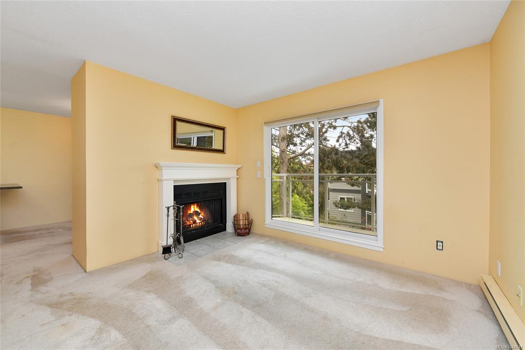 Fourth View of 949 Cloverdale Ave, Victorian I, Saanich, BC, V8X 2T4