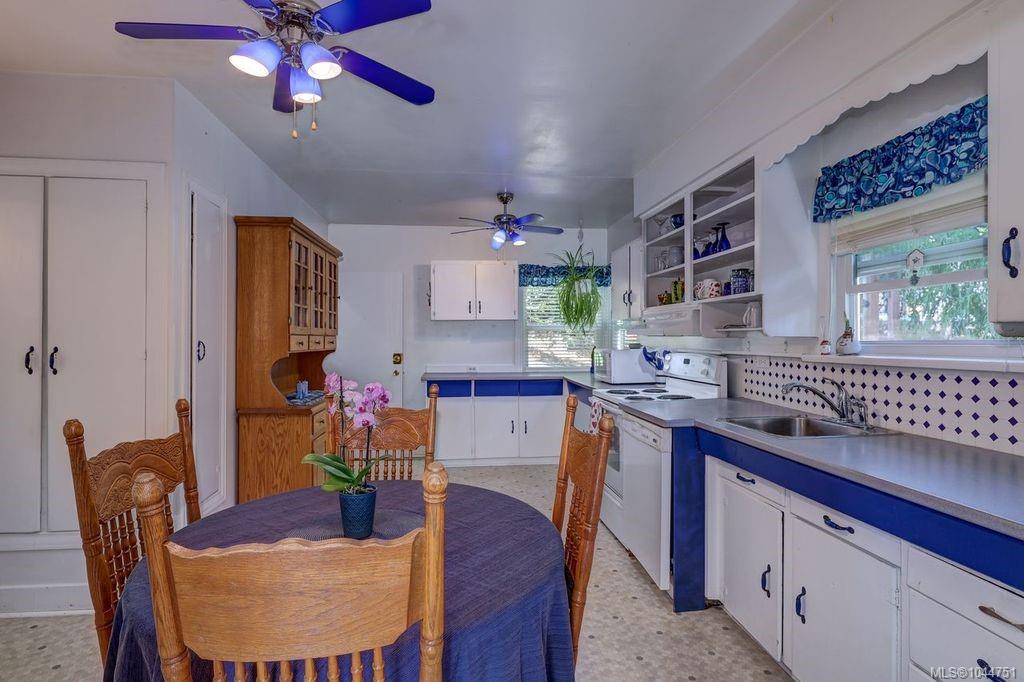 Fifth View of 995 Franklyn St, Nanaimo, BC, V9R 2Y6
