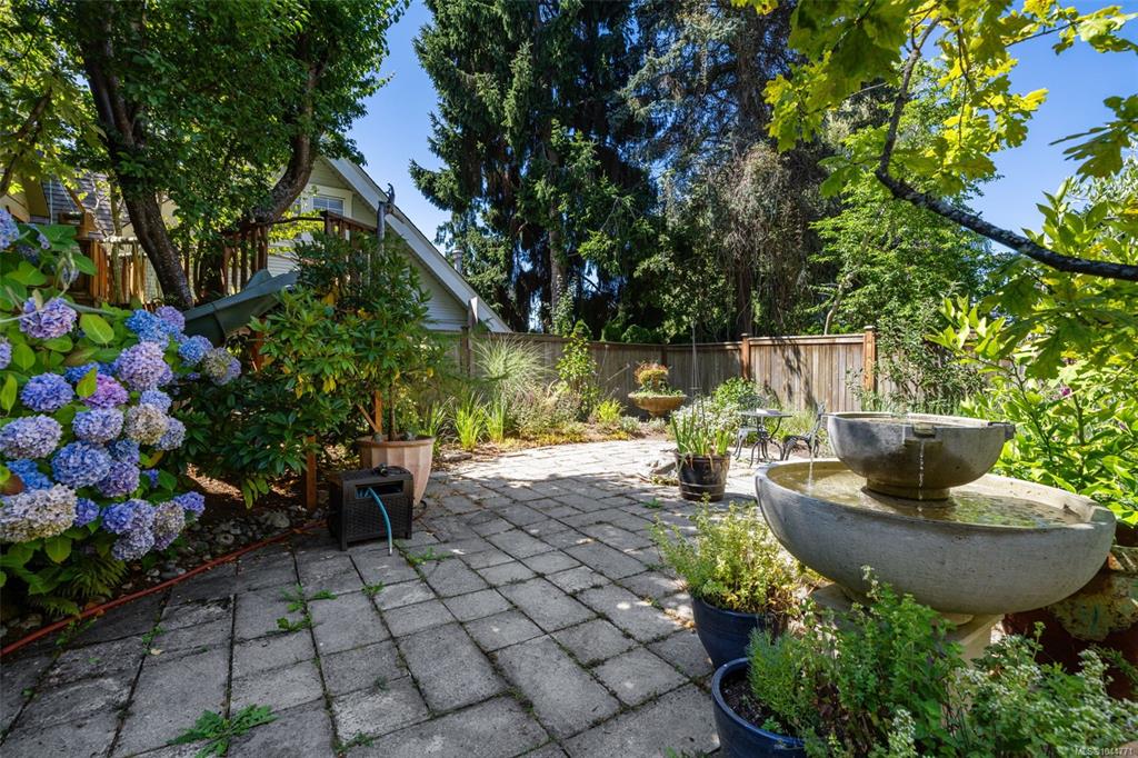 Third View of 1271 Mckenzie St, Victoria, BC, V8V 2W6