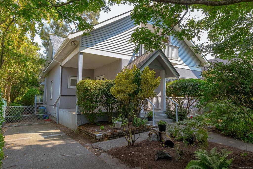 915 Oliver St, 1044786, BC,